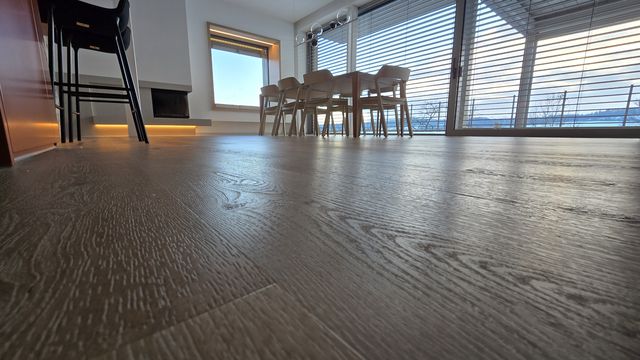 Detail podlahy v obývacím pokoji